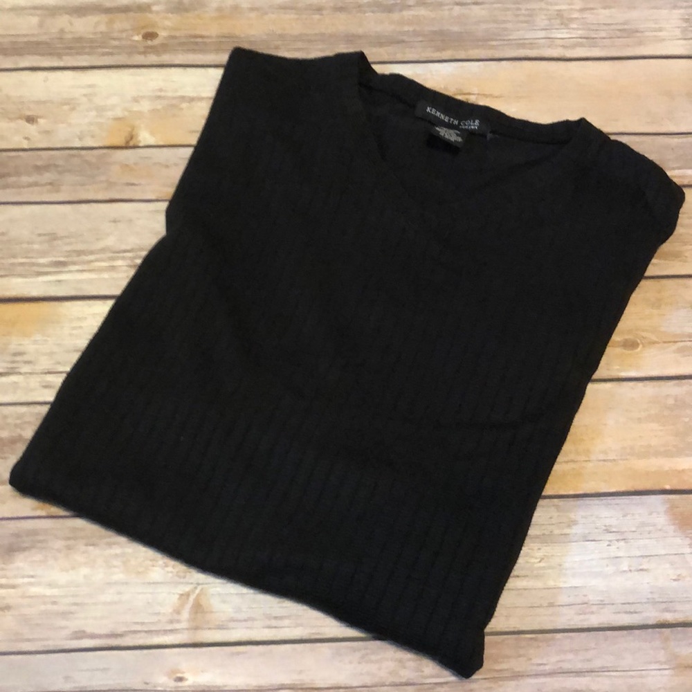 Kenneth Cole v-Neck